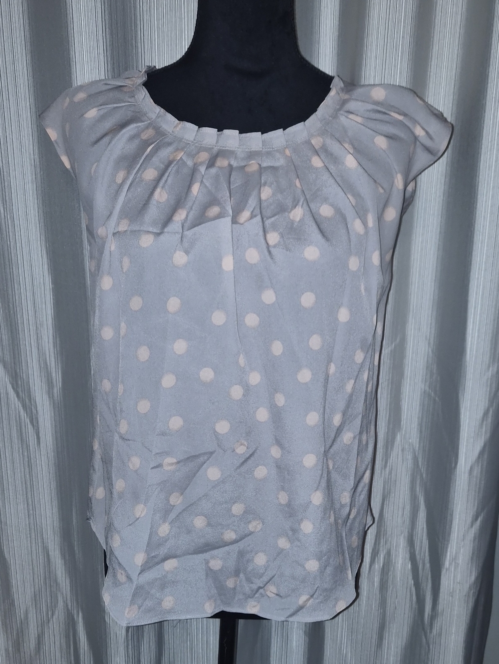 LC Lauren Conrad Light Gray Polka Dot Pleated Sleeveless Blouse